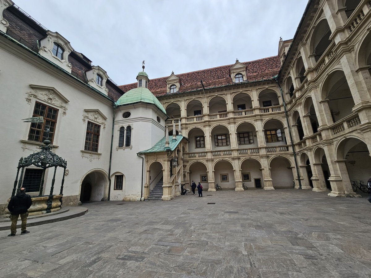 RJonTourUK's tweet image. Back for a return visit to #graz. 1st stop some #beerhall food and #beeroclock obvs...

My blog post from last visit photos from today...

rjontour.com/graz-austria/