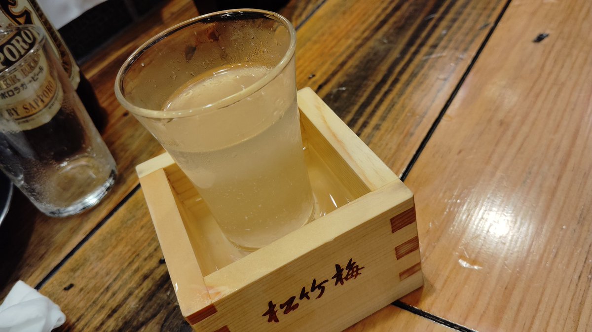 momo_tose's tweet photo. 松竹梅の枡だけど…加茂金秀美味し
#広島　#加茂金秀 　#にしだ場　
#日本酒　#ALL750円 https://t.co/DAhOWKTSxN