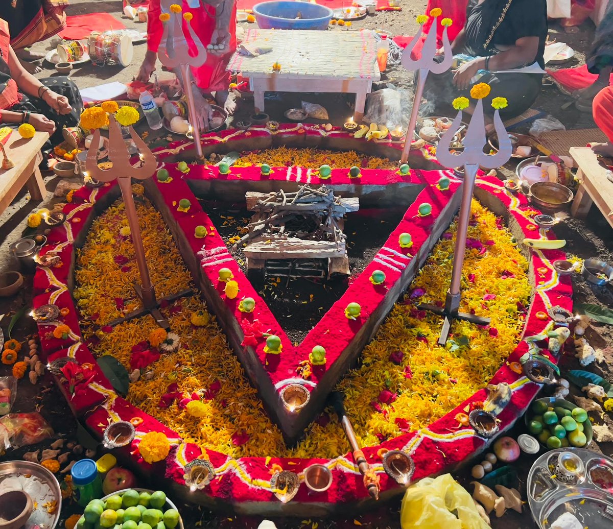 चित्त की चंचलता का शमन कर उसे अंतर्मुखी बनाने हेतु स्थान शुद्धि एवं दिग्बन्धन की प्रक्रिया तंत्र शास्त्र का एक अत्यंत प्रभावी पक्ष है। तंत्र ग्रन्थों में कहा गया है, 'स्थानशुद्धिं विना देवि मन्त्रो नैव प्रसीदति। तस्मात् सर्वप्रयत्नेन स्थानशुद्धिं समाचरेत्॥'

साधना में सफलता हेतु