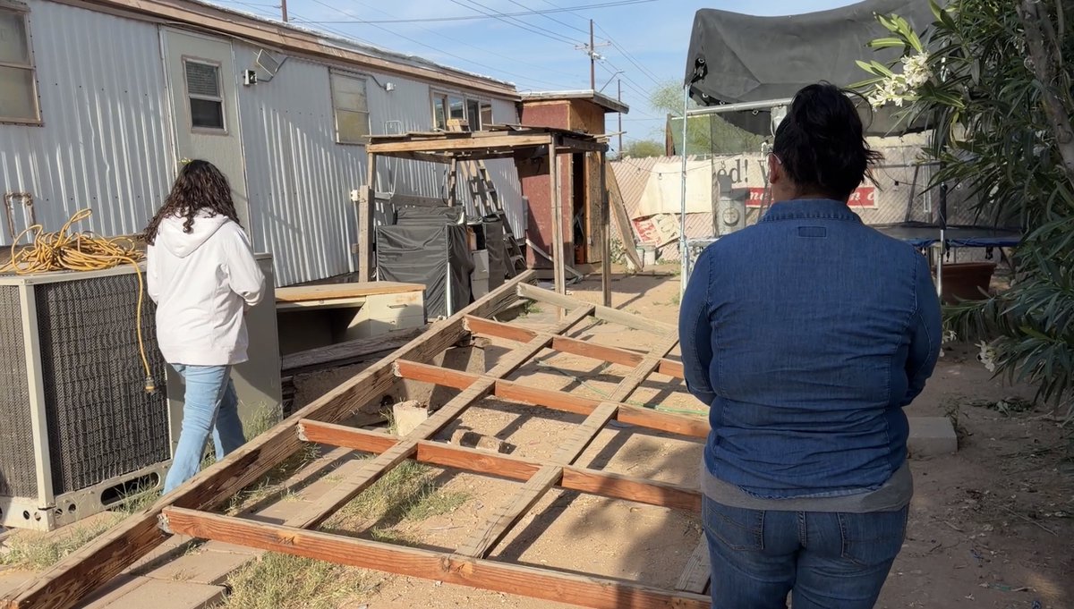 KOLDNews's tweet image. PICKING UP THE PIECES: #Tucson family speaks after alleged drunk driver crashes into, destroys their home &amp;gt;&amp;gt; tinyurl.com/32zph34b?utm_s…