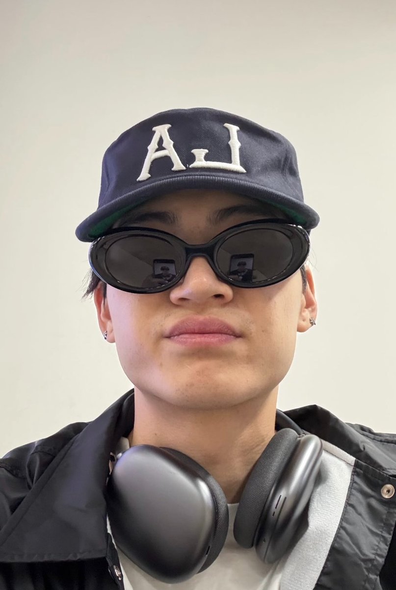 All Arõund JAY B¨ tweet media