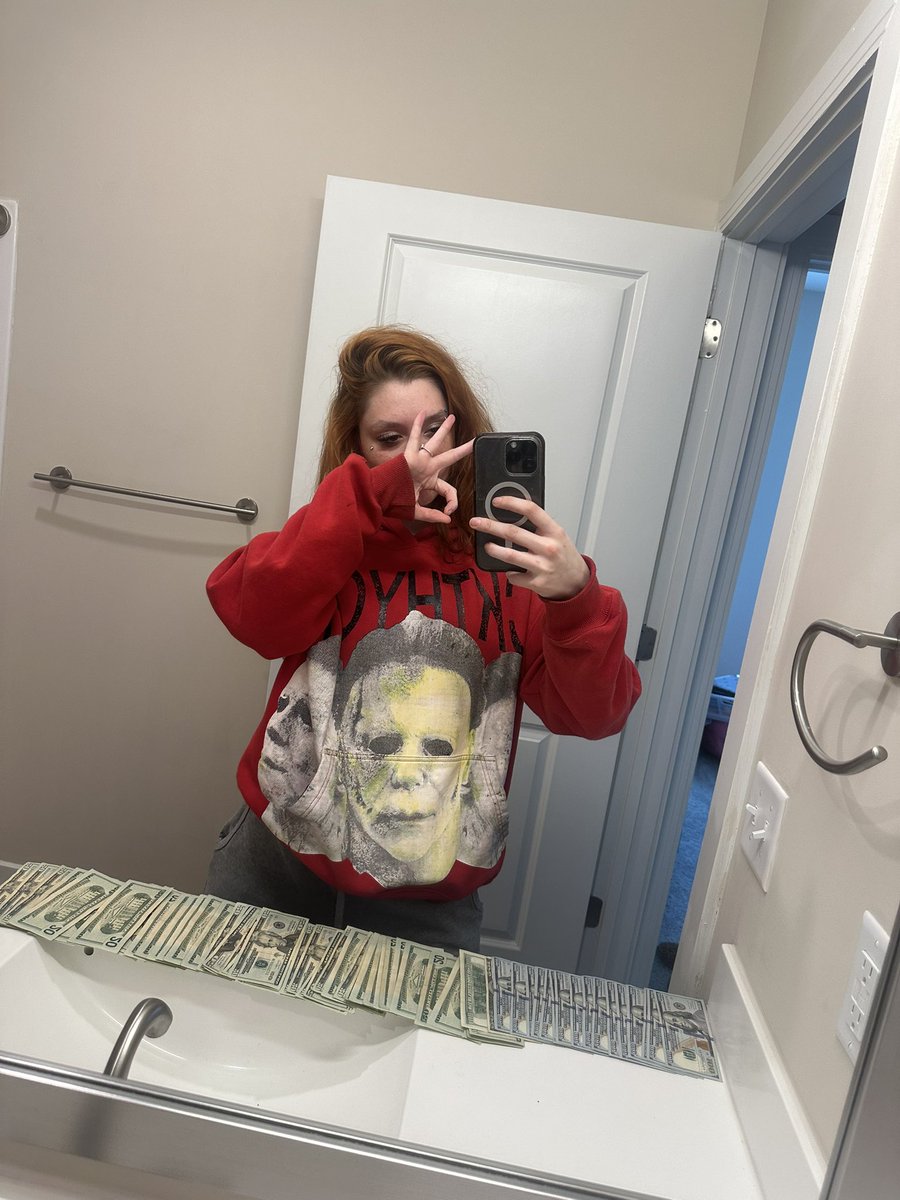 a sexy white gal 💋 tweet media