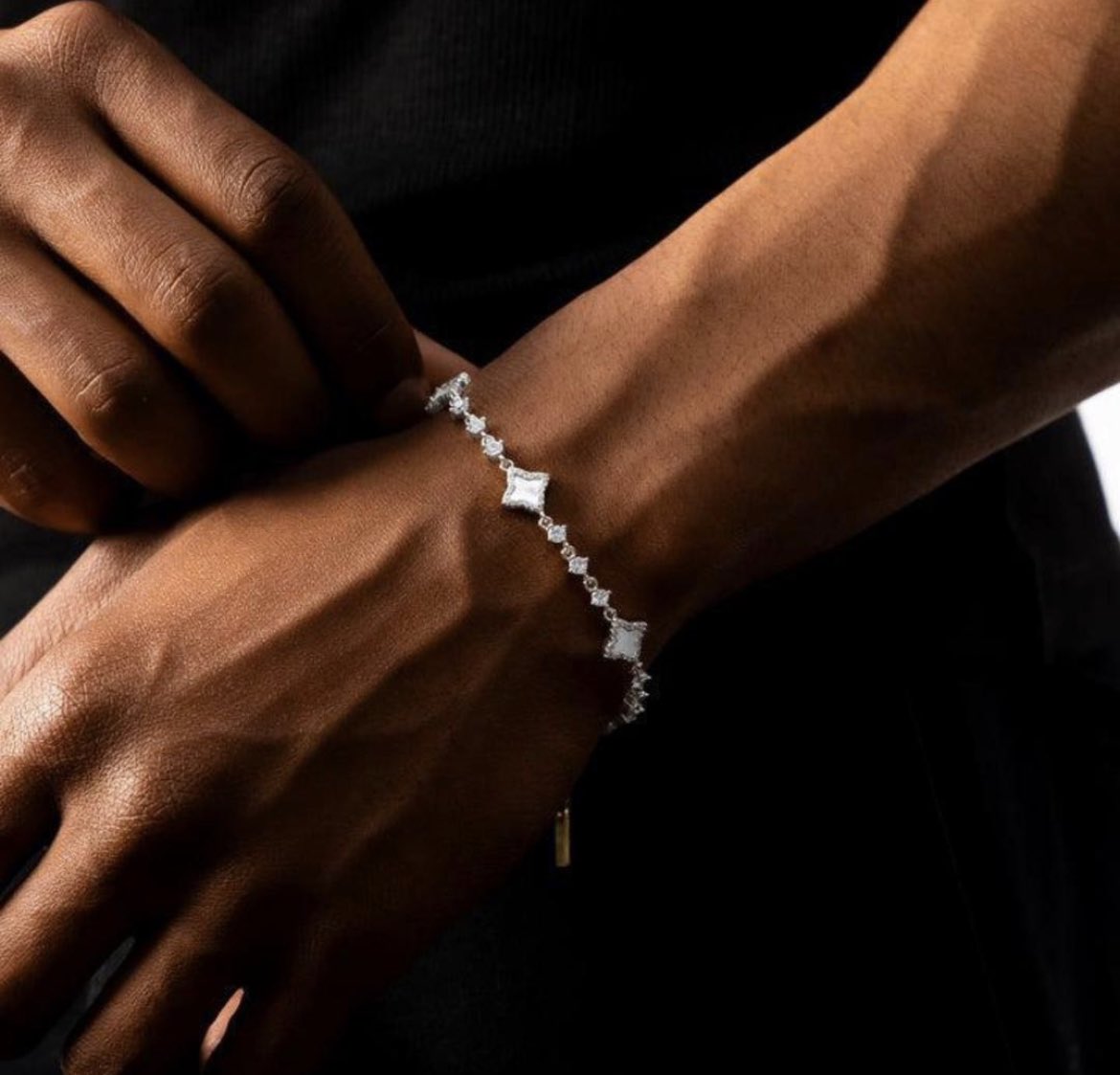 El_jewels's tweet photo. Zirconia Bracelet.
N35,000 https://t.co/oMpx3RqMLA