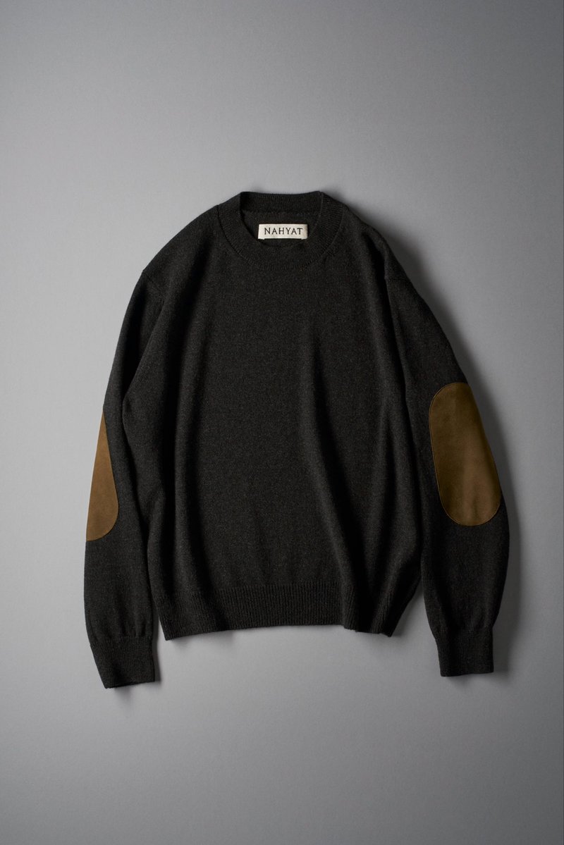 今日から東京での受注会。
雨ではあるものの、今日も今日とて色々な人がお越しくださいました。

この会期含めて3会期。悔いは残さぬよう全力で取り組みたい所存です。

しかし、あれですね。カシミヤのエルボーパッチは不動の人気ですね。