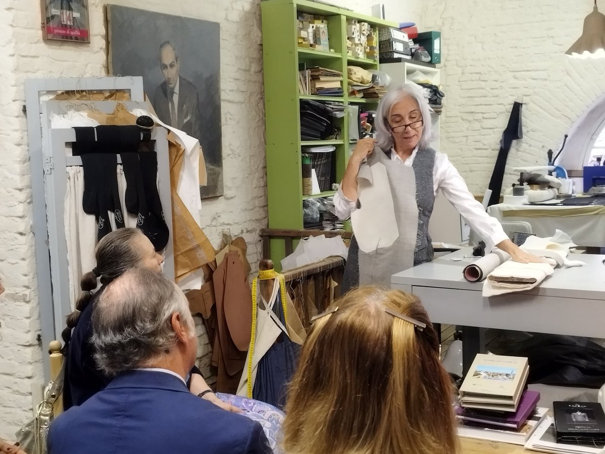 AAugstinV's tweet photo. Asisto al taller impartido por @okeanandco con motivo de los Días Europeos de la Artesanía, muy interesante e ilustrativo, enhorabuena 

@EmpleoJunta  @JuntaSevilla https://t.co/tJ3DS1V7AO