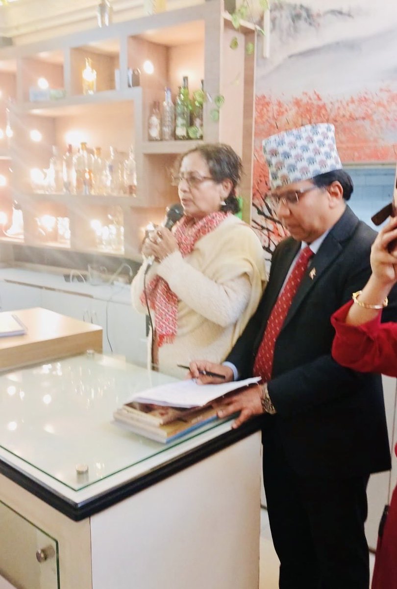 Krisu_Chhetri_'s tweet photo. नेपाल भारत प्राध्यापक सम्मेलनमा सहभागी हुन भारतबाट पाल्नुभएका विशिष्ठ साहित्यकारहरूको सम्मानमा वसुन्धरा मान प्रज्ञा प्रतिष्ठानद्वारा आयोजित स्वागत समारोह https://t.co/9KK1UreL0j