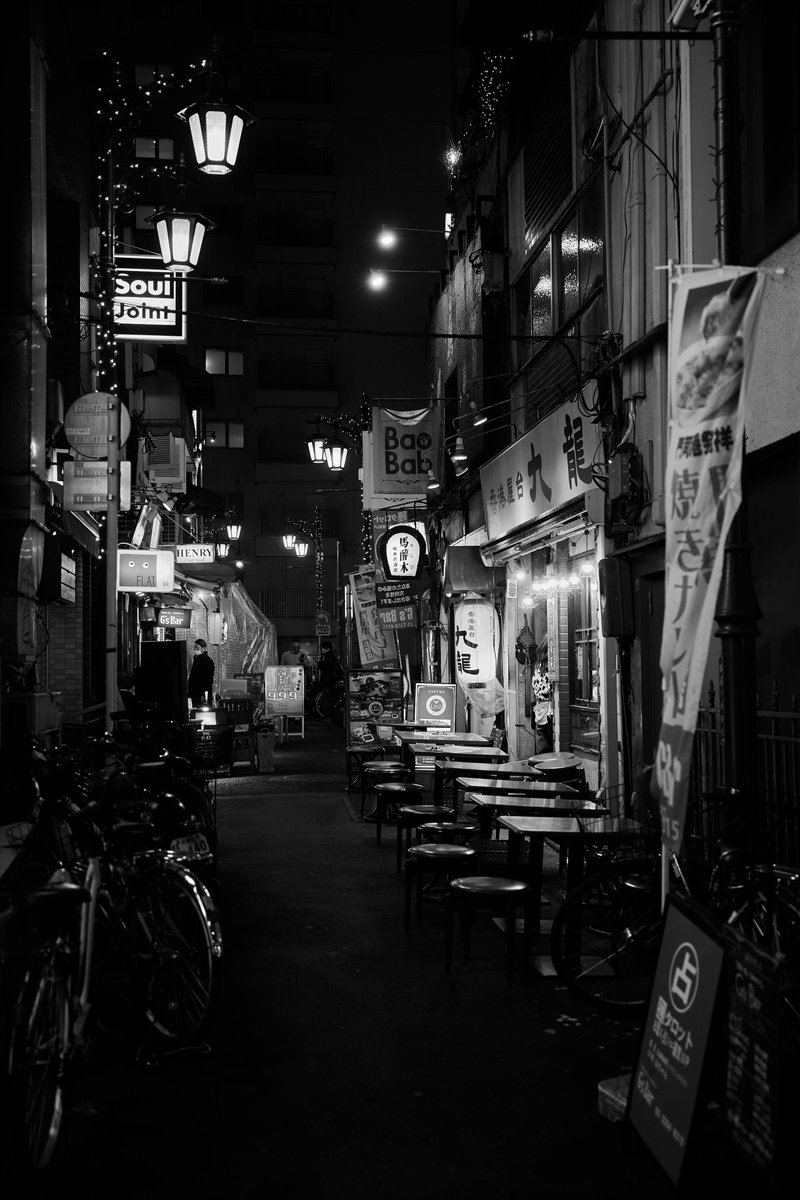 zauber2011's tweet photo. From spectacle to solitude—where does a person remain?

#StreetPhotography
#Monochrome
#UrbanLayers
#NightCity
#HumanScale https://t.co/wUkfldBshJ