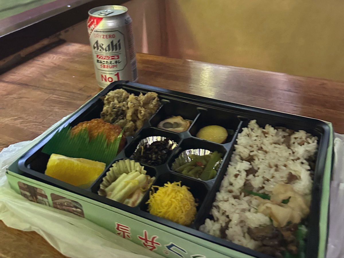 列車の中で食べるお弁当は最高に美味しいですね😋
#駅弁の日