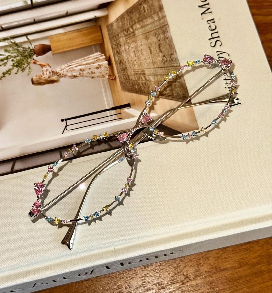 Elle Lookbook tweet media