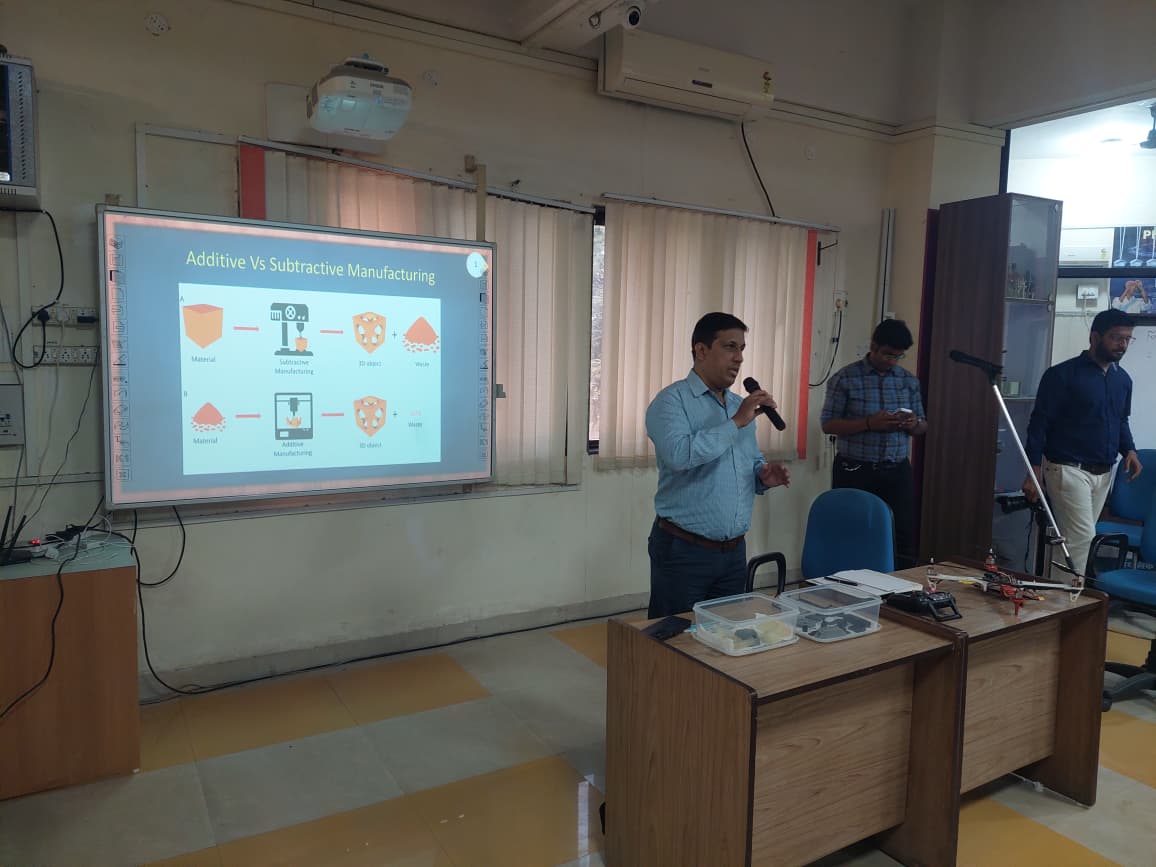 ncsmgoi's tweet photo. 🤖 “Explore Innovation, Technology and Future Careers” programme by Innovation Hub, @rscbhopal, a unit of @ncsmgoi, @MinOfCultureGoI, in collaboration with NITTTR featured 3D printing, robotics, solar observation &amp; lab visits. ✨

#FutureTechLearning #STEMCareers #NCSM https://t.co/XKXohFXzXM