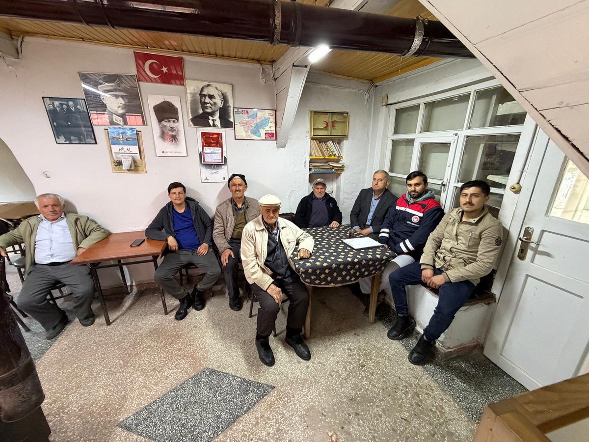 bartiniltarim's tweet photo. Cuma Buluşmaları kapsamında ilimiz genelinde bugüne kadar 225 köyde 3.605 üreticimizle bir araya geldik. Bu haftaki durağımız Merkez ilçemize bağlı Budakdüzü Köyü, Ulus İlçemize bağlı Arpacık Köyü ve Amasra İlçemize bağlı Cumayanı köyü oldu.
@ibrahimyumakli 
@TCTarim 
@trgmresmi https://t.co/4ib3sJr2Rk