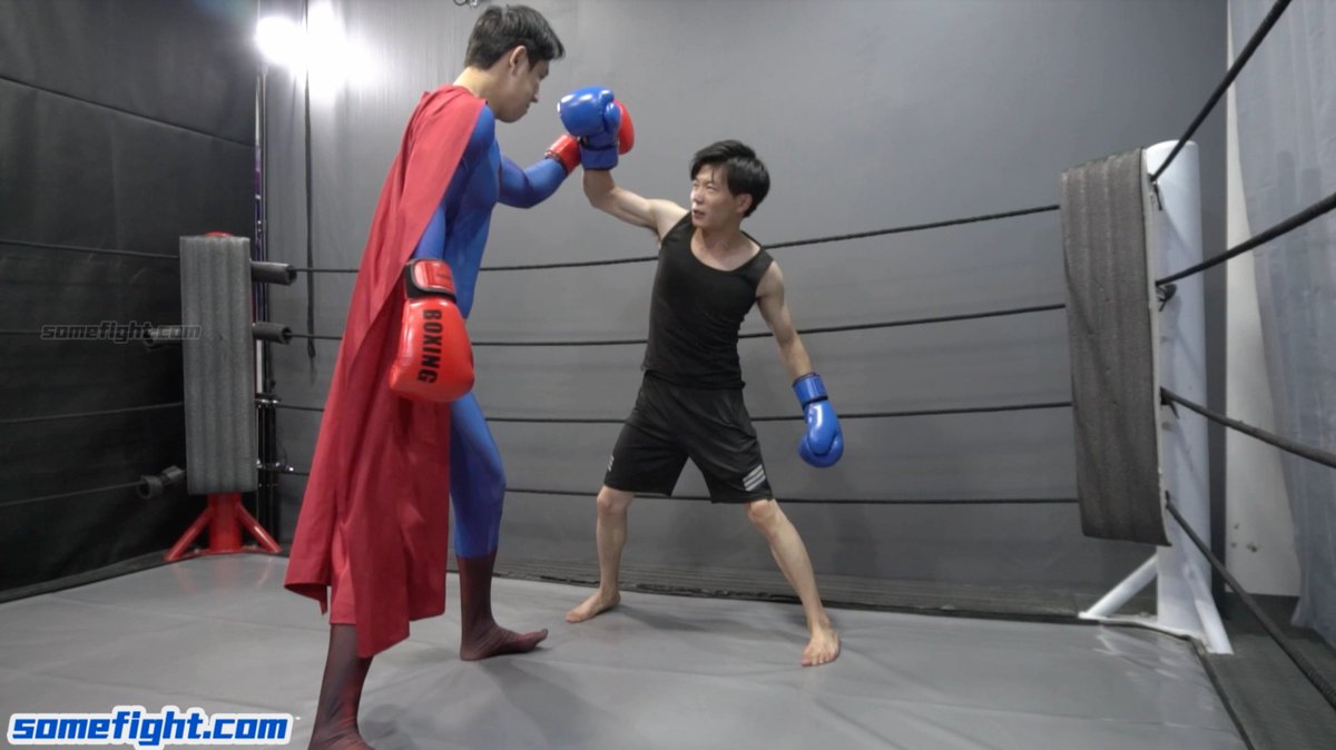 BADJ11985961's tweet photo. 暗黑打手俊杰拒不投降,高壮的周角超人正要给出最后一击时却被打手挡下,反遭一记腹部重击当场气势骤失......(2/4)
Somefight sfmm-85
Jiao vs. Jun Jie
#周角 #sfmm85 #Jiao #somefight #超人 #superman #hero #尚之格斗 #紧身衣 #虐腹 https://t.co/v6DuQTteZt