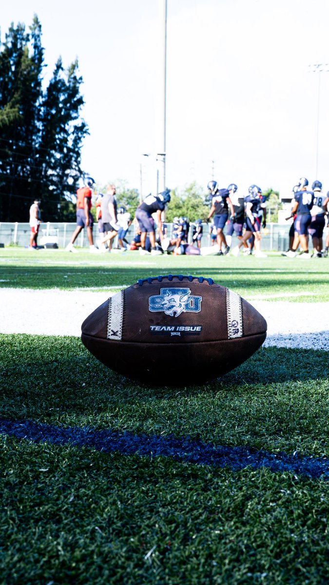 STU_Football's tweet photo. 𝙎𝙥𝙚𝙘𝙞𝙖𝙡 𝙜𝙪𝙚𝙨𝙩 𝙖𝙩 𝙥𝙧𝙖𝙘𝙩𝙞𝙘𝙚 𝙩𝙝𝙞𝙨 𝙢𝙤𝙧𝙣𝙞𝙣𝙜🙌

Thank you @stuprez for coming out and talking to the guys this morning!

#STUFootball // #HuntAsOne https://t.co/NJ8Sjp1kpc