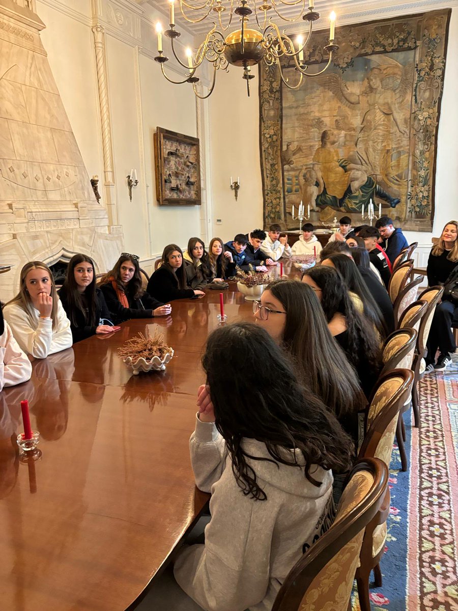 IESOGALISTEO's tweet photo. Nuestro alumnado de 4º ESO, en su viaje de fin de curso por Budapest, ha tenido el privilegio de ser recibido en la Embajada. Una experiencia única que nos acerca aún más a la cultura, la historia y las relaciones entre países.🌍
#ViajeDeEstudios #4ESO #Budapest #AprenderViajando https://t.co/0eEE7TQevz
