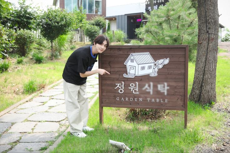 jungwonmy's tweet photo. jungwon &amp; garden were literally meant to be 🌱💚 https://t.co/dyHP4dDnlO