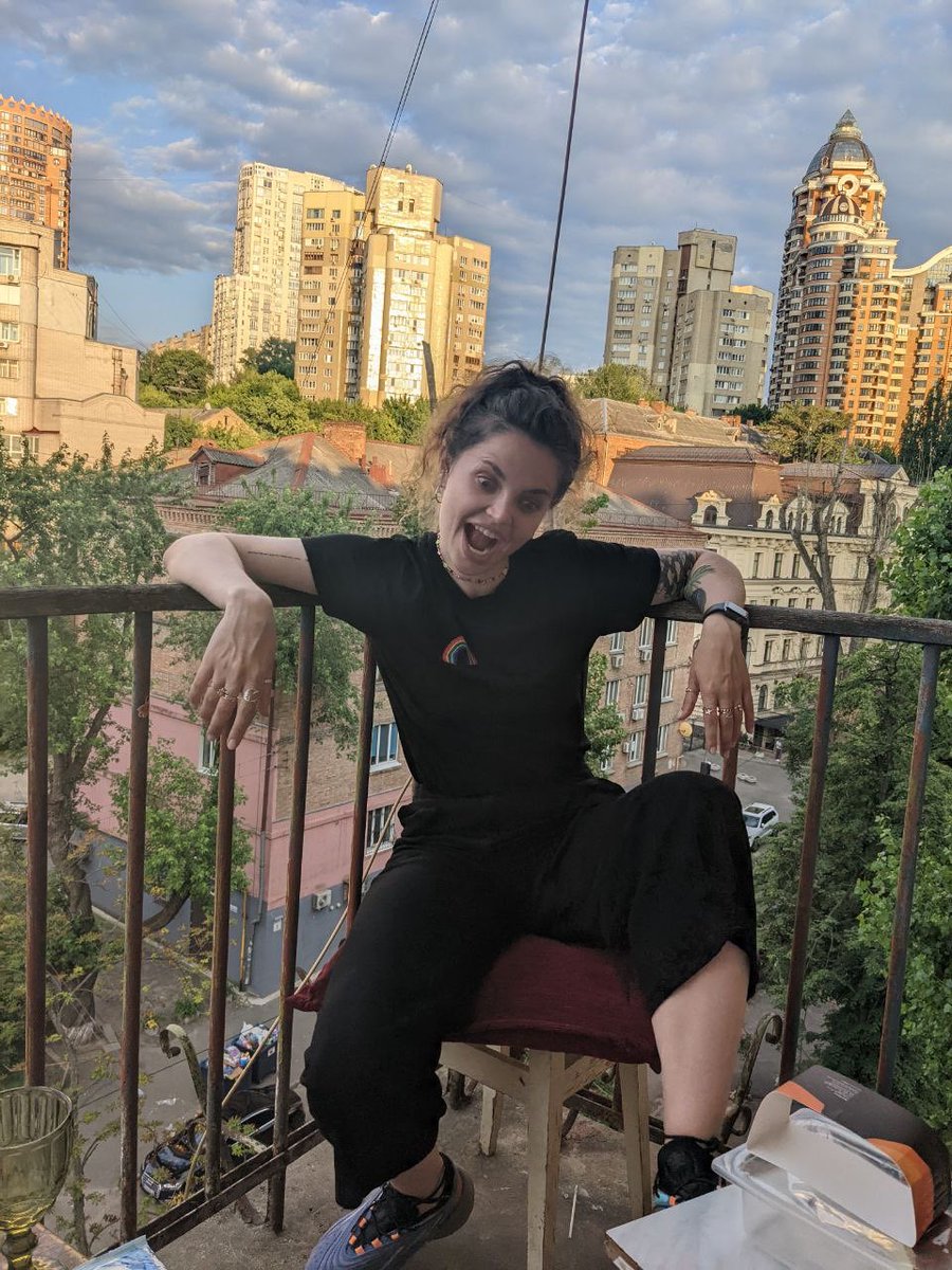 _Dramamine_'s tweet photo. Я в шоці, що в мене знову збір – і я розлочила твіттер через це. 
Збираю грошів на безперебійник «Щедрику». Отам внизу збираю, люто понижче баночка. Дяка! ⬇️ https://t.co/nYGuHm0vm4