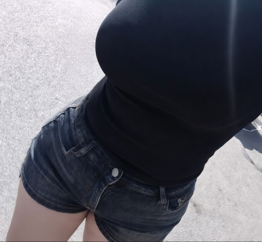 SugarSu05's tweet photo. 出门VS回家 #女大 #反差 #人前 https://t.co/Te7dGMvX73