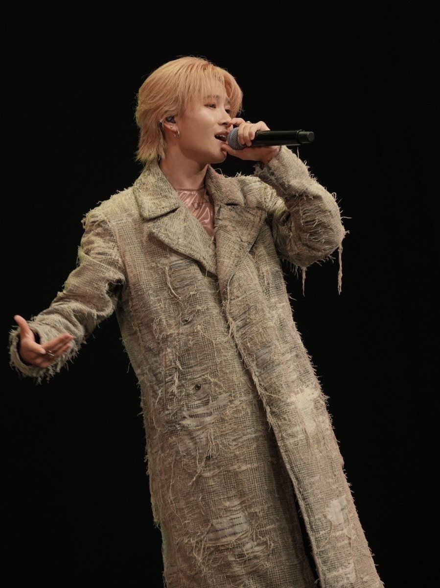 WOLFHOWLHARMONY's tweet photo. みんな！僕達の初の単独ツアー
「WOLF HOWL HARMONY
 LIVE TOUR 2026 "tera trip"」

FC先行受付開始まであと3️⃣日だよ！✨✨✨

目標にしていた単独ツアー❤️‍🔥
オーディションの頃から支えてくださる
LOVEREDのみなさんに感謝の気持ちを
込めて最高のライブをします！❤️‍🔥

初のツアーで僕達の全てをぶつけて
みんなを最高の感情の旅へ連れていきます！✈️

絶対後悔させない旅にするね☺️
待ってる💪🏻

HIROTO

🔗https://t.co/Y2rROySOdK

🎫4/13(月)15:00〜
OFFICAL FAN CLUB先行抽選予約受付開始!!

#teratrip 
#WOLFHOWLHARMONY #WHH #HIROTO