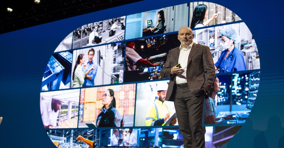 In un solo anno, il tasso di adozione - da parte delle aziende - delle funzionalità basate su #AI enterprise all'interno delle suite #Oracle #FusionCloud e #NetSuite è balzato dal 10% a circa il 70%. Su <a href="/bizcommunityit/">Business Community</a> si approfondisce il perchè: social.ora.cl/6018B6LJZq