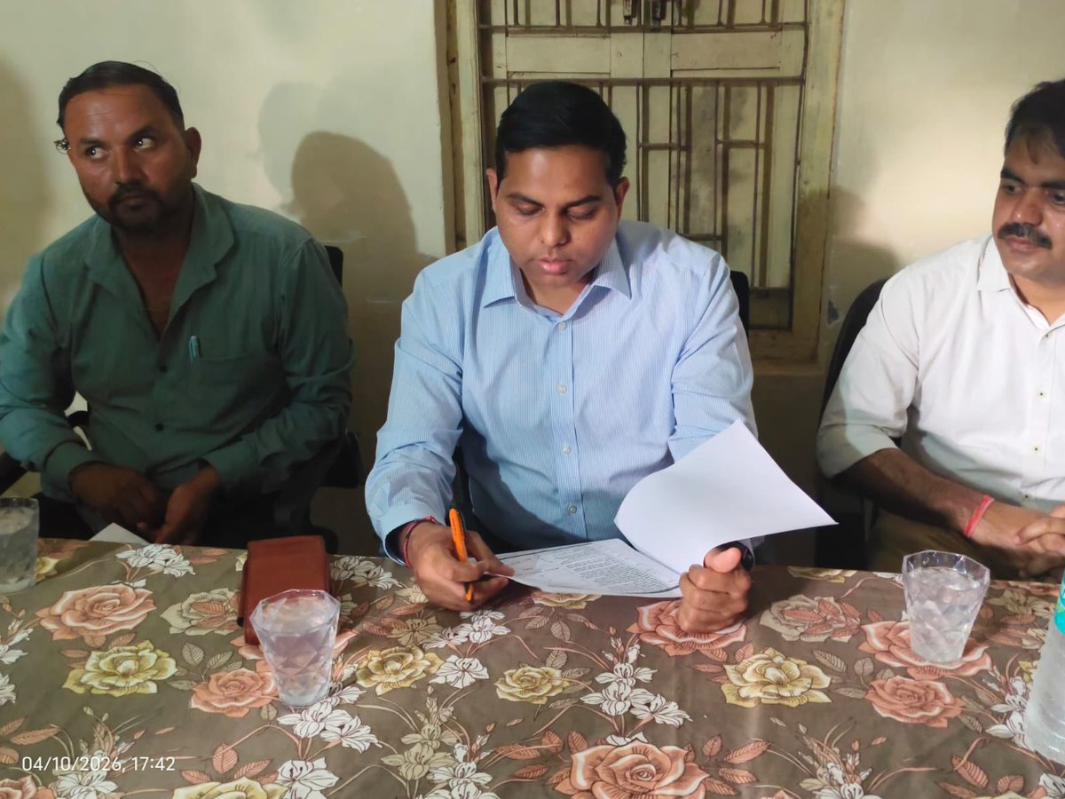 આજરોજ માંગરોળ તાલુકાના ભાટગામ ગામની મુલાકાત લીધી. 
ગ્રામ પંચાયત કચેરીએ તલાટી દફતરની તપાસણી કરી અને કામગીરી અંગે જરૂરી માર્ગદર્શન આપ્યું.

<a href="/revenuegujarat/">Revenue Dep. Gujarat</a> <a href="/JayantiRavi/">Jayanti Ravi</a>