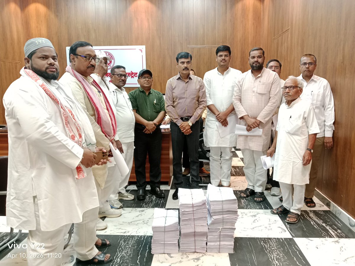 dmballia's tweet photo. आज 10.04.2026 को समय 11:00 बजे कलेक्ट्रेट बलिया में भाजपा, सपा, बसपा, कांग्रेस, आप, कम्युनिस्ट पार्टी ऑफ इंडिया (CPI) व अपना दल के प्रतिनिधियों को अंतिम वोटर लिस्ट की प्रतियां सौंपी गईं। 10–16 अप्रैल तक आमजन निःशुल्क अवलोकन कर सकते हैं। @ECISVEEP @ceoup #ballia #voterlist https://t.co/LZpASiRDVm