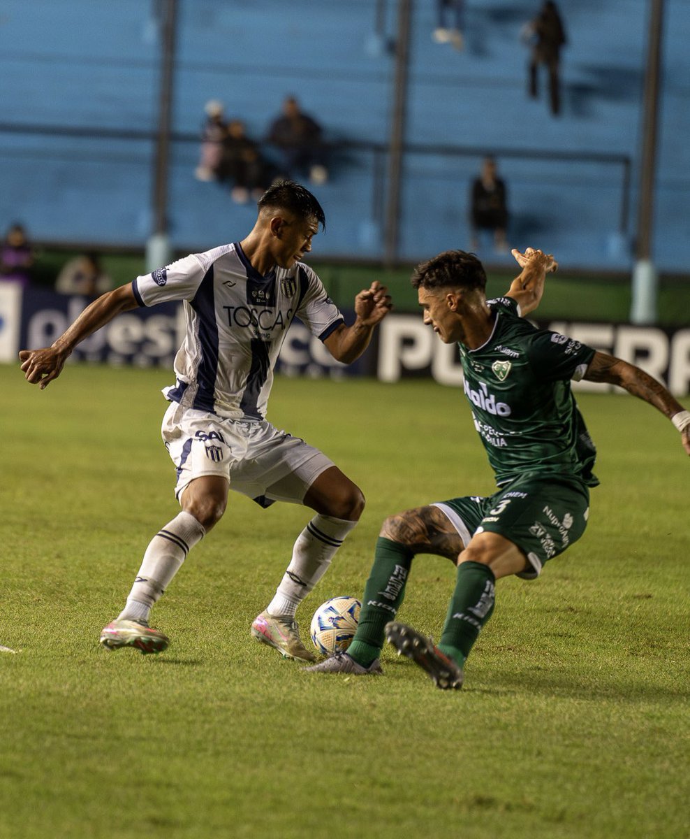 TSuarezOficial's tweet photo. Resultado final | Copa Argentina 🏆

El Lechero cayó 1-0 ante Sarmiento (Junín) en Sarandí y quedó eliminado en los 32avos de final.
Pese al buen rendimiento, no pudo avanzar de fase.

#soydesuarez https://t.co/yIEI3XttpI