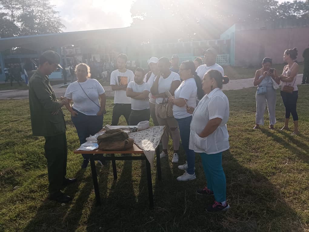 Grancomercial presente en Actividad de preparación combativa en el Centro Deportivo del Cerro, porque por nuestra Patria siempre estaremos listos y dispuestos. 
De esta manera ,nos encontramos hoy preparados y alertas, por  la Defensa Nacional.💪🇨🇺
#GC
#CubaEstaFirme
