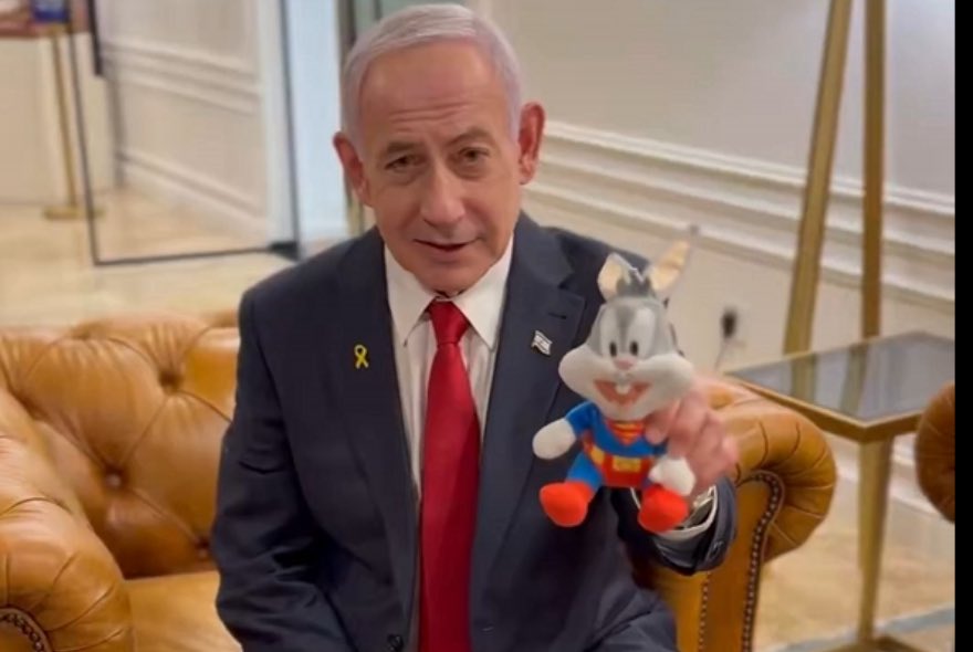 השפן הקטן ביקש לדחות את המשך העדות שלו בשבועיים (ואז ימצא תירוץ אחר). 

זה בטוח בגלל שהתיקים קרסו, עוד בשימוע. רקוב ועלוב.