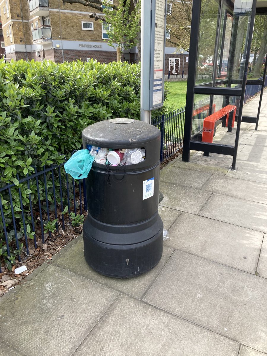 CllrMarcFrancis's tweet image. It is now nearly 4 years since Lutfur Rahman glibly declared a “waste emergency”. Nothing could better symbolise the failure of his Aspire Party than unemptied bins around Victoria Park. ⁦@TH_Labour⁩ will sort out street cleaning if ⁦@CllrSirajIslam⁩ is elected Mayor