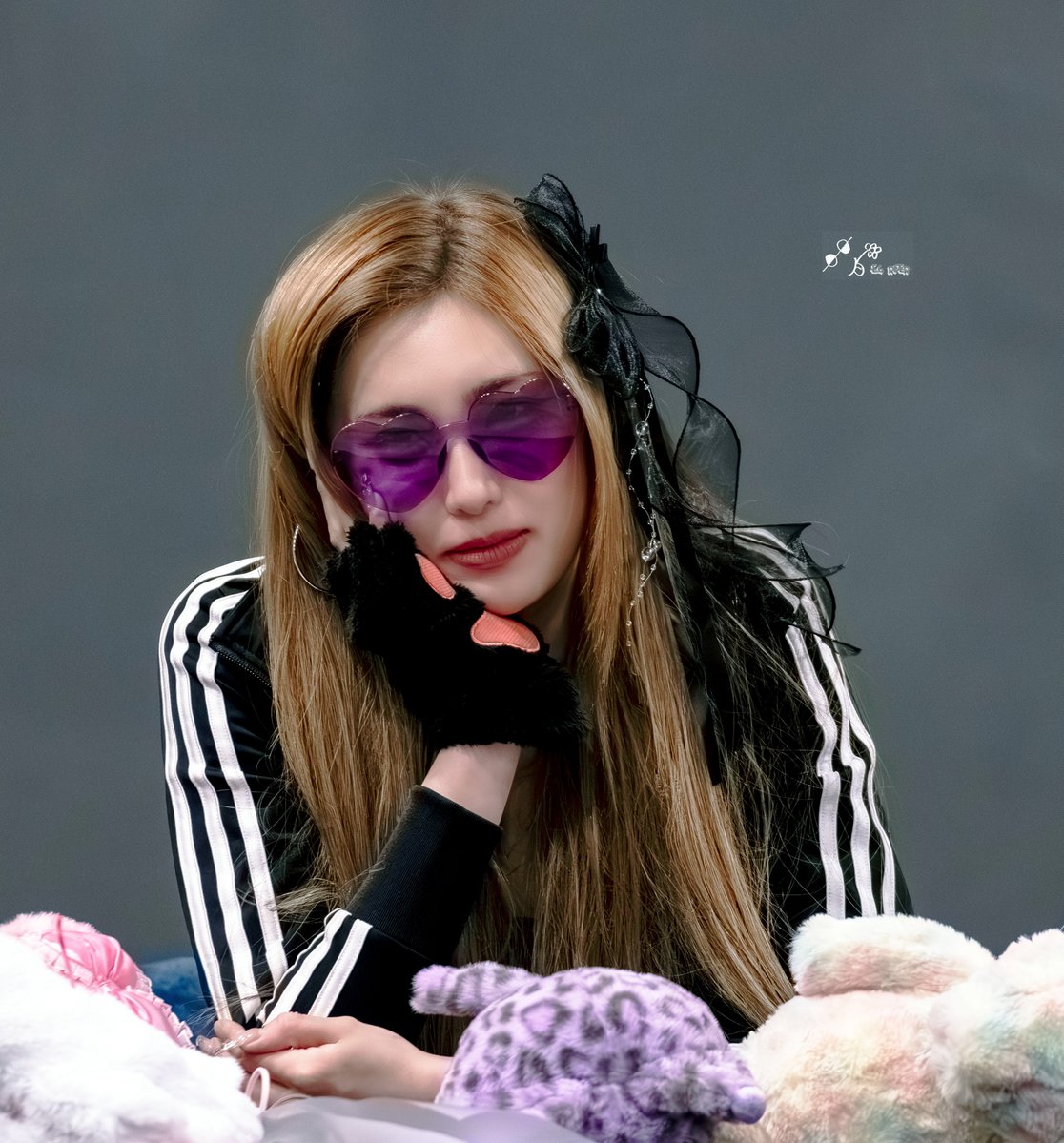 EVERGLOWRIDER's tweet image. 260405 CODE 팬사인회                          
#EVERGLOW #에버글로우 #CODE 
#EVERGLOW_CODE #아샤 #허유림 
#윰댕 #윰냥이 #AISHA #샤샤샤 
#아샤벨라 #플라밍고 #체리샤 #바니샤