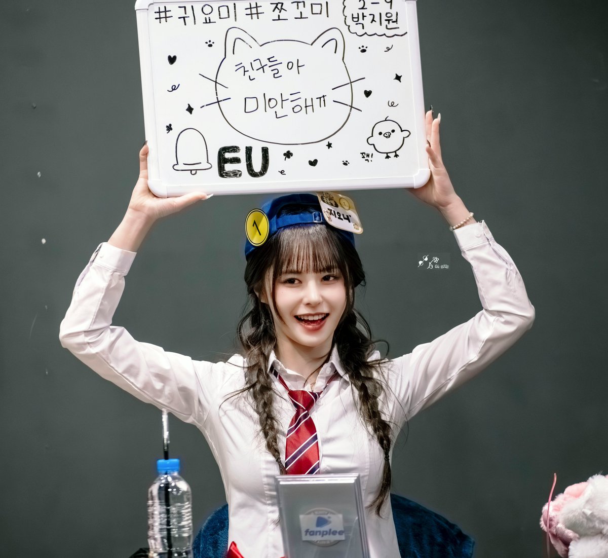 EVERGLOWRIDER's tweet image. 260405 CODE팬사인회                       
#EVERGLOW #에버글로우 #CODE 
#EVERGLOW_CODE #EU #이유 #박지원 
#죠니 #져니 #쟈니 #아기호랑이 #젼랑 
#젼끼 #병아리유 #뱀파이어원