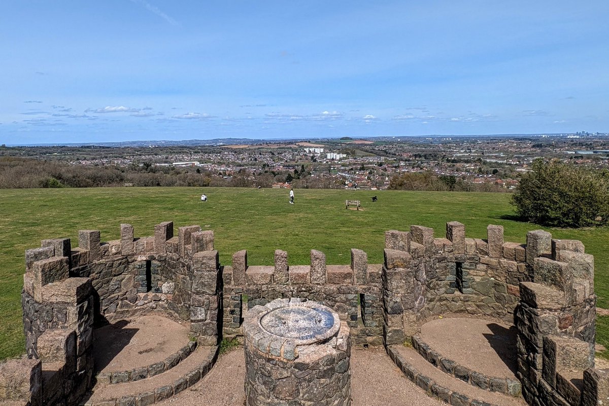 DownOnTheStour's tweet photo. Out exploring the Lickey Hills ๐๏ธ
Been a while since I've been on the Cross City but I used it today on a walk up to the Beacon Hill. Spectacular Views ๐
#DOTS #trainphotography #railwayphotography #class730 #class196 #lickeyhills https://t.co/QsRzqmDCq2