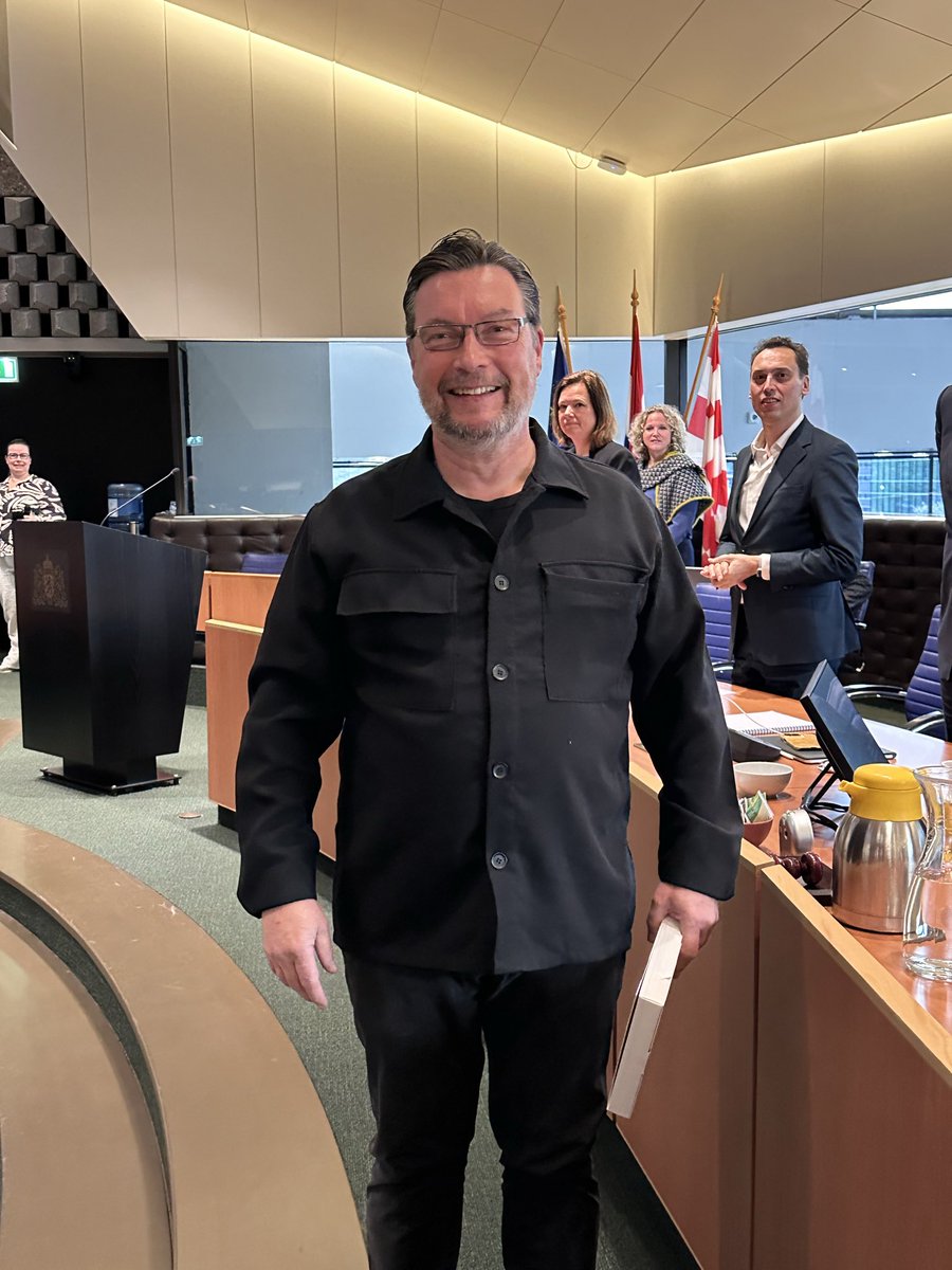 PSBrabant's tweet photo. Gefeliciteerd allen 💐

Vandaag werd mevr. van Beek benoemd tot lid van de Provinciale Staten voor GroenLinks. Mevr. van Wijk is benoemd tot burgerlid voor GroenLinks. Tot slot werd dhr. van Griensven benoemd tot burgerlid voor PVV. https://t.co/2tthkSTkA8