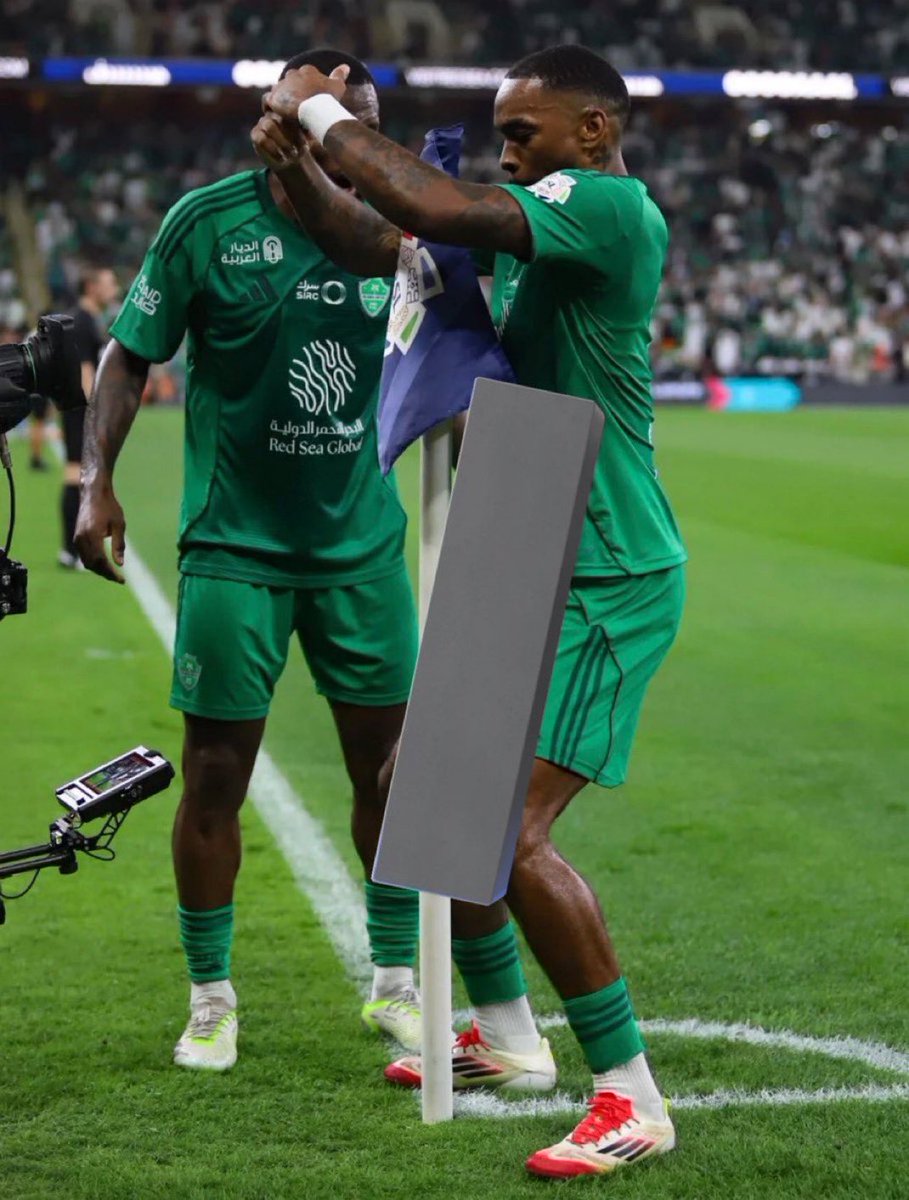 مووووندي tweet media