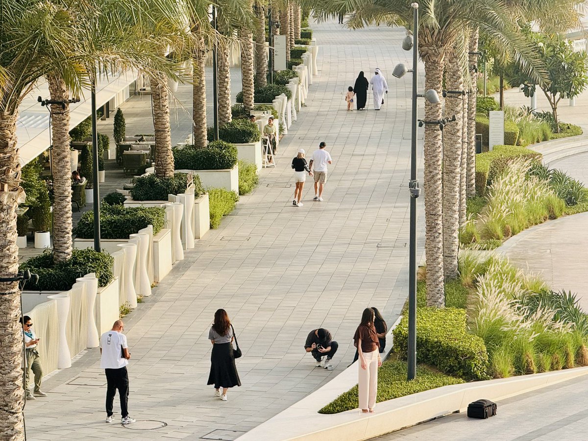 samdagher's tweet image. Day by day: Anyone’s guess at this point how this war is going to play out but here in #Dubai people are enjoying a breezy day of zero projectiles from #Iran