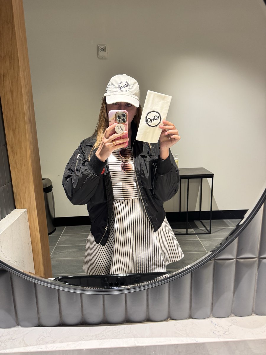 Alanis King tweet media