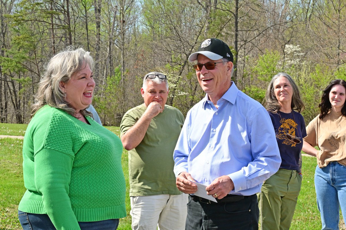 GovBraun's tweet image. I stopped by Scott County this week to visit Hardy Lake Raptor Center to see the work to preserve Indiana’s natural wildlife. 

Indiana is the place to be for outdoor recreation.

Thank you to Commissioners Greg Prince and Randy Julian for hosting me and for your leadership.