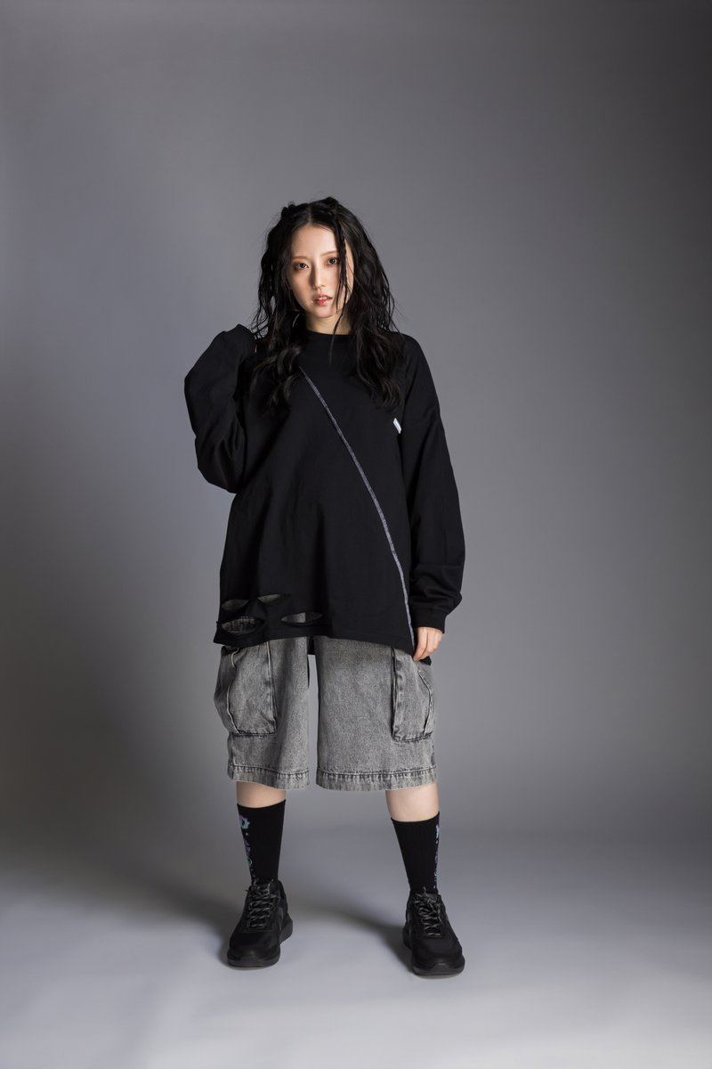 【New Arrivals】

⋯⋯⋯⋯⋯⋯
2026 Spring Summer Collection
"Let them be L/S T-shirt"
⋯⋯⋯⋯⋯⋯

⚡️只今より一斉発売開始⚡️
hedwing2015.theshop.jp

⋯⋯⋯⋯⋯⋯
model  : <a href="/taiyomiyu/">𝗧𝗮𝗶𝘆𝗼 𝗠𝗶𝘆𝘂 AFTERSQUALL</a> 
photo : <a href="/RINAdeKURENz/">リナ</a>