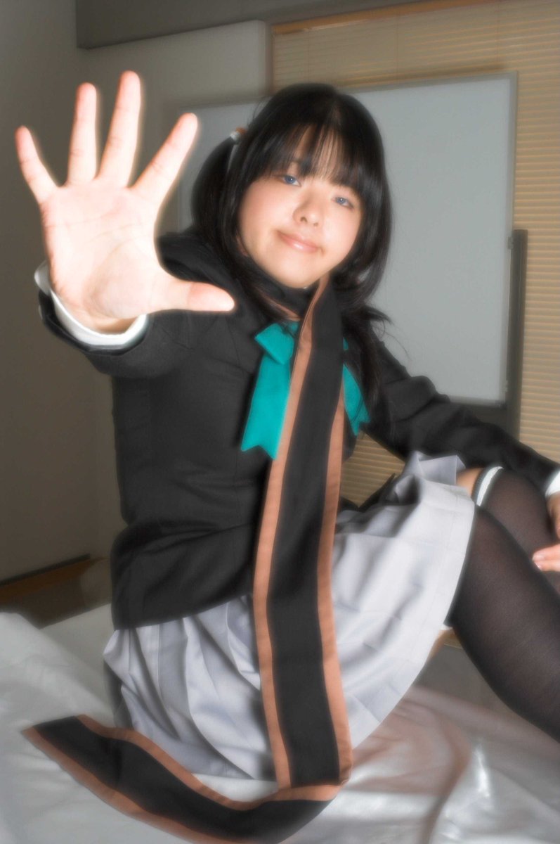 gravshot's tweet photo. ソフトフォーカスレンズを使ってた頃の写真(一枚目だけ)
なんかそこらへんのカルチャー教室を借りました
モデルは新井さん

夜桜さんちの制服・・こんなんだっけ ? https://t.co/JeozPI5GbG
