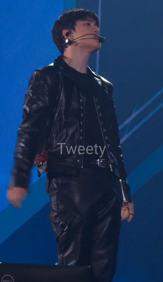 shoo tweet media