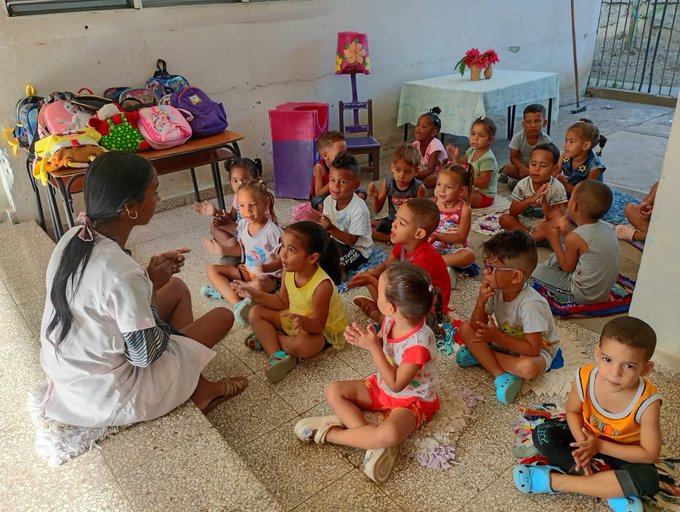 Una obra linda y gratificante que cumple 65 años y que asegura el futuro. Felicitaciones desde #Guantánamo a quienes hacen realidad estos sueños.
#CubaEstáFirme
#CubaVencerá 
<a href="/PartidoPCC/">Partido Comunista de Cuba</a> <a href="/DiazCanelB/">Miguel Díaz-Canel Bermúdez</a> <a href="/DrRobertoMOjeda/">Dr. Roberto Morales Ojeda</a> <a href="/yoeaberob1/">Yoel Perez Garcia</a> <a href="/AlisAzahares/">Alis Azahares</a>