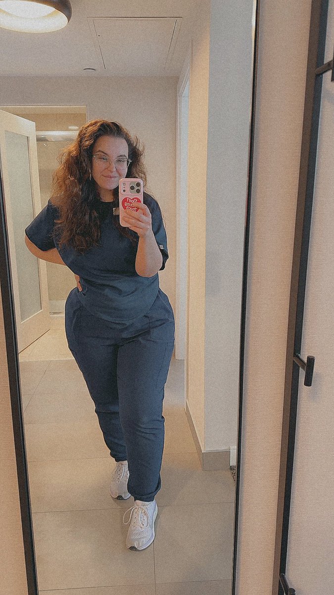 crissyyxoxo's tweet photo. thank the lord, it’s friyayyy! 🥂🥳 https://t.co/40QNrGD9g6