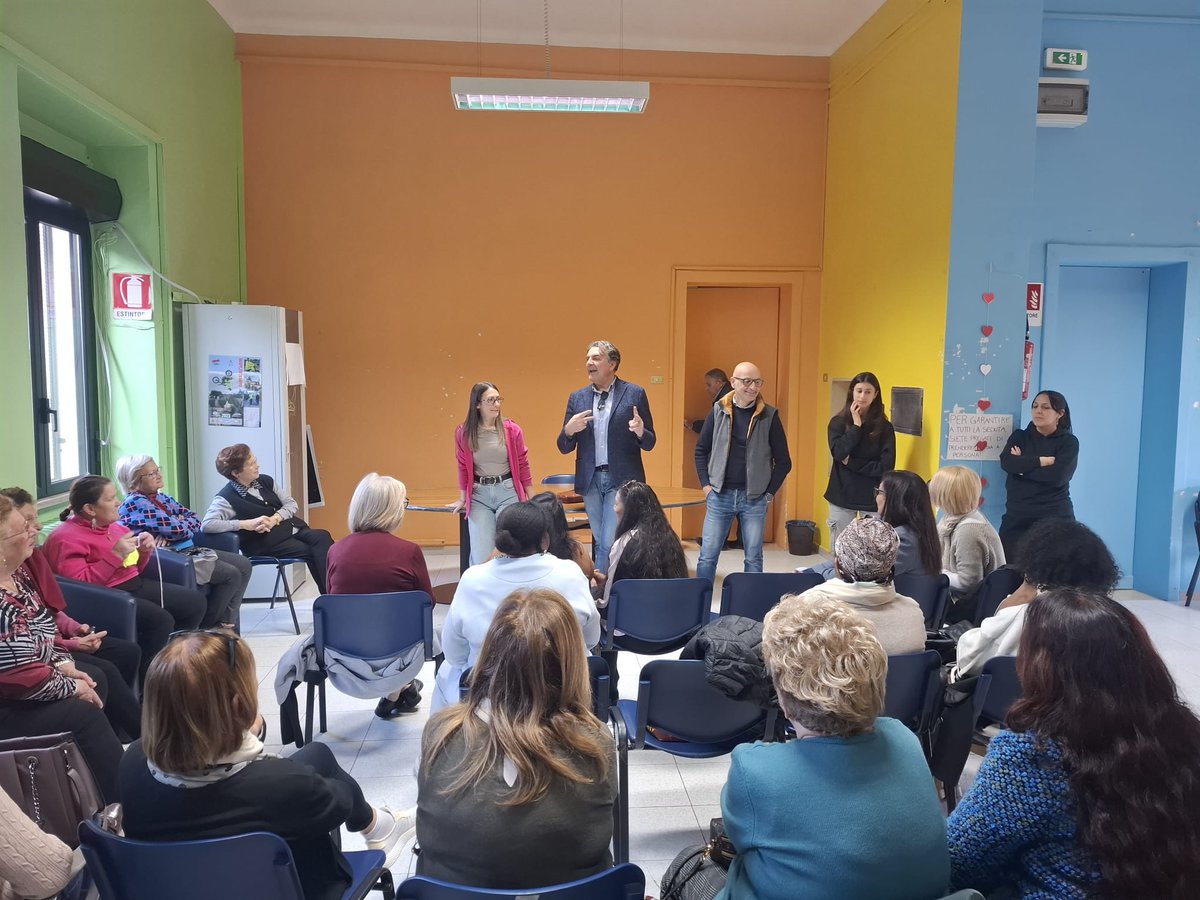 FisascatCislPug's tweet photo. Corso Colf e Badanti indetto da #FisascatCislPuglia, proseguono le lezioni. Grande coinvolgimento da parte delle corsiste e dei corsisti e interconnessione con gli ospiti del Centro Anziani di Modugno 
Leggi l'articolo ⤵️
https://t.co/tjWfHMQWlx https://t.co/VBjqntZUSy