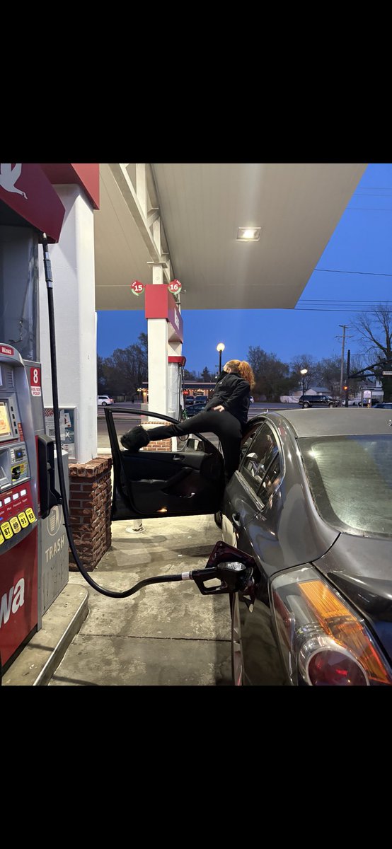 a sexy white gal 💋 tweet media