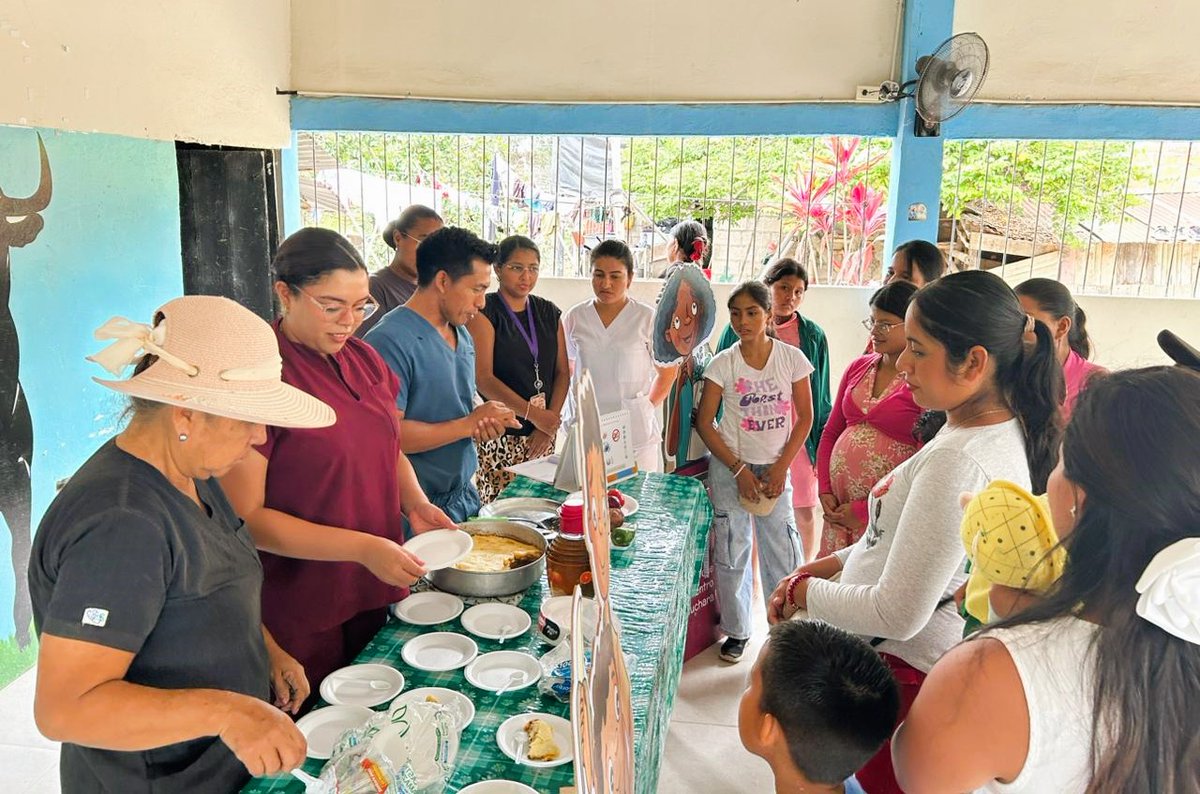 Salud_Guayas's tweet photo. Prevenimos la desnutrición infantil 👶con acciones en territorio 💪

#Salitre | Como parte de las actividades ejecutadas para el desarrollo de los infantes, personal de los centros de salud Buena Suerte y La Victoria realizaron un taller de preparación de recetas saludables. https://t.co/eWbrZBxvmI