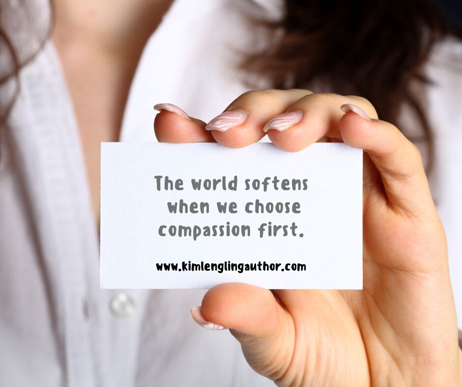 KimLengling's tweet image. 𝗡𝘂𝗴𝗴𝗲𝘁 𝗼𝗳 𝗵𝗼𝗽𝗲:
Have you noticed that things seem more gentle when we are more commpassionate toward others and ourselves?
Interesting huh?

#becompassionate #bekind #kindnessmatters #nuggetofhope
kimlenglingauthor.com