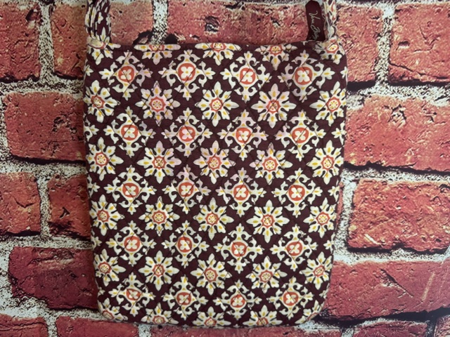 WilliamJGraham's tweet image. Check out Vera Bradley Hipster Crossbody Bag In The Retired Medallion Pattern ebay.us/m/hoEaNz #eBay via @eBay 
The Vera Bradley Hipster Crossbody Bag in the retired Medallion Pattern is a small rectangular shaped bag with a zip closure. Made of cotton with a quilted