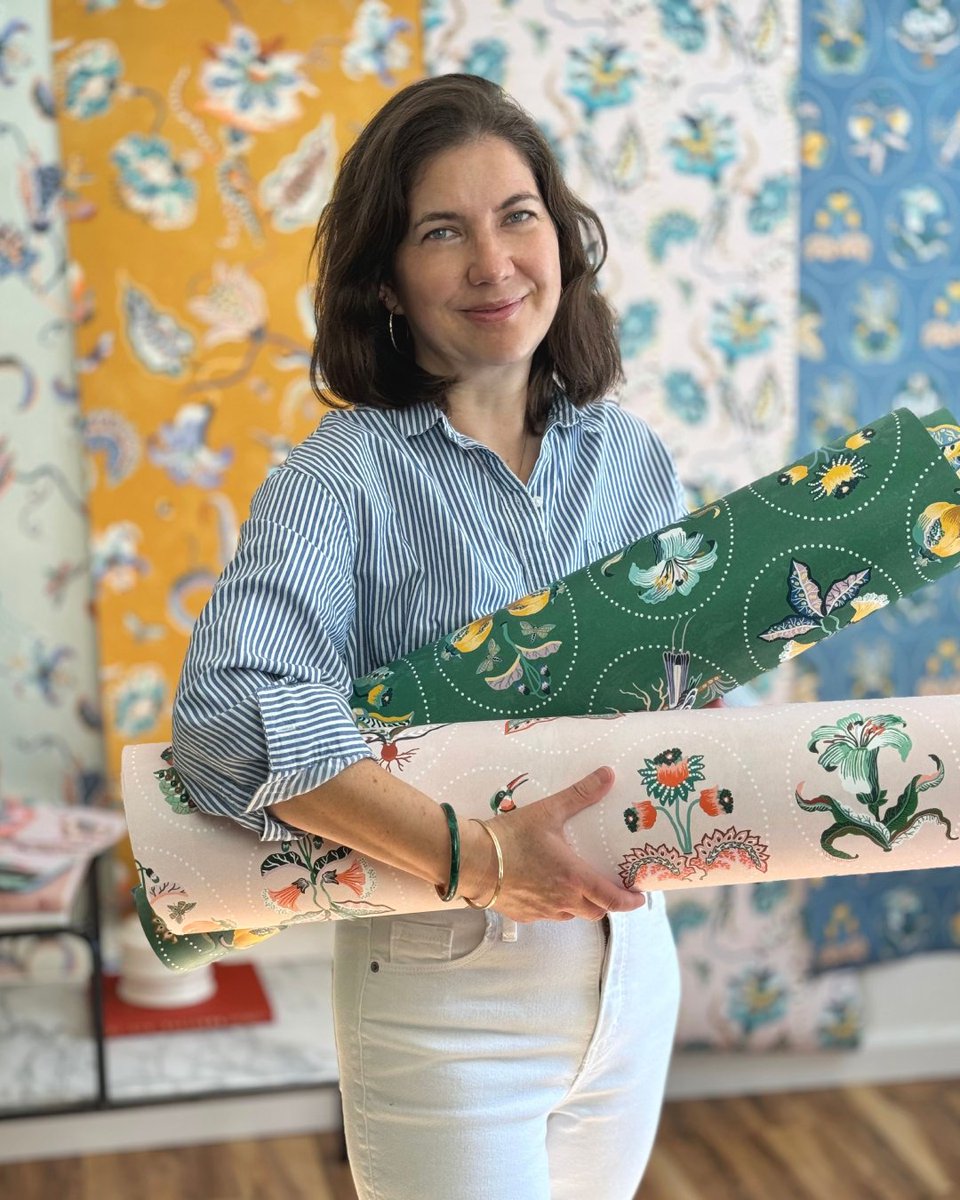 Chicago_CM's tweet photo. Meet Sarah Gordan, who illustrated our EMBER theme for April! She’s an artist and textile designer whose work is influenced by modern art, contemporary interiors, and quirky antique botanical illustrations. https://t.co/sMFZ2RZ5WU #CMember https://t.co/jJeyRqz23p