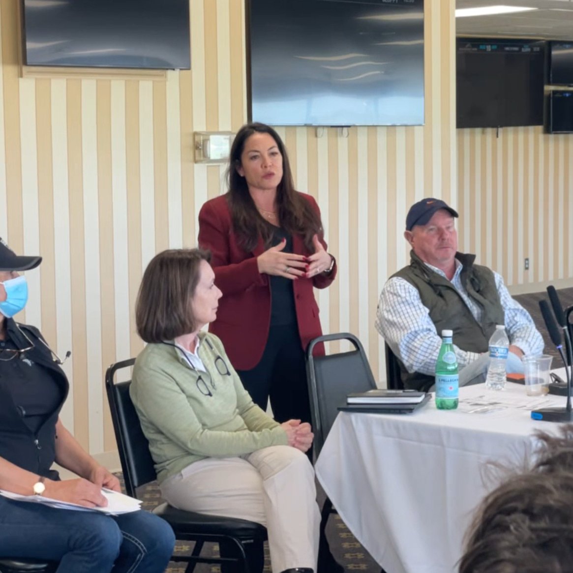 hisa_us's tweet image. Yesterday, HISA's @LisaLazarusCEO and her staff went to @FairmountPk in Illinois to meet with horsemen and address their questions and concerns.

Thank you to all attendees!

#FairmountPark #BehindTheScenes #Horseracing