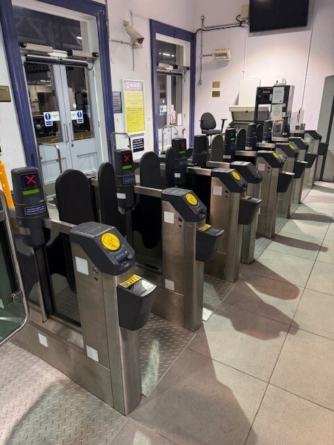 CubicTS's tweet photo. π Great to witness the new gateline extension at Canterbury West station helping to ease congestion and improve traffic flow for @SE_Railway passengers! Mission completed βοΈ
#UK #PublicTransport #FareGates #UKRail https://t.co/Z5VAScnpGg